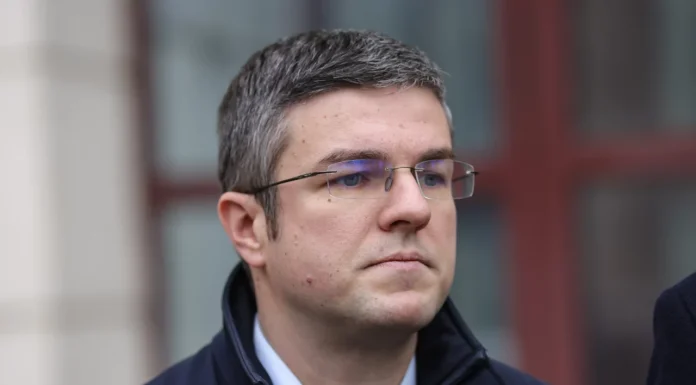 Ministrul Irineu Darău anunţă că a schimbat regulile şi amenzile pentru cei aproape 9.000 de ghizi de turism din România