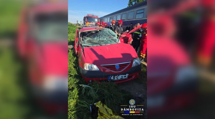 Tragedie feroviară în Dâmbovița. O persoană a murit după ce o mașină a fost lovită de un tren cu 100 de pasageri