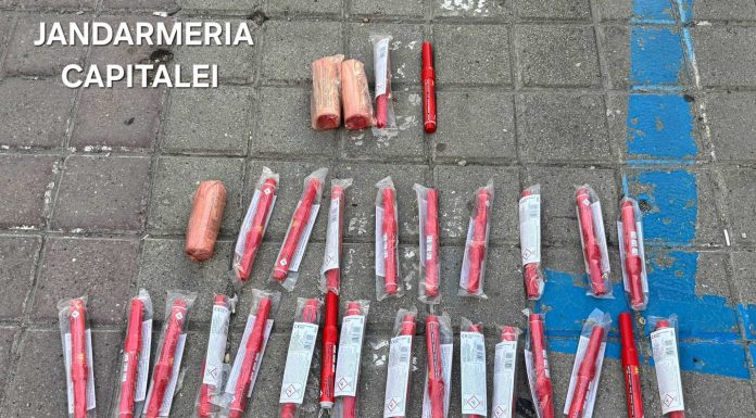 Peste 30 de torţe şi petarde, găsite de jandarmi în instalaţia de sonorizare a unui autovehicul/ Verificările, în contextul fanilor lui Max Korzh în Piaţa Constituţiei – VIDEO
