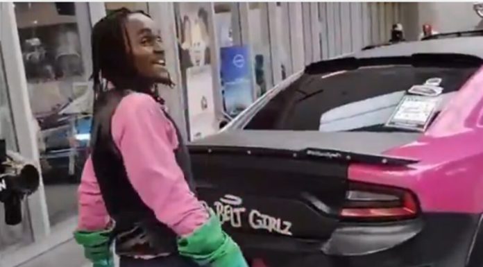 Cum transformă un tânăr de 21 de ani deșeurile din plastic în benzină și motorină