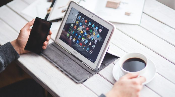 Tabletă cu tastatură și stylus: cum alegi accesoriile care chiar o transformă în unealtă de lucru