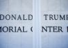 Trump anunţă coleric pe Truth Social că renunţă la controlul Kennedy Center, în urma înfrângerii judiciare suferite, şi că vrea să-l transmită Congresului