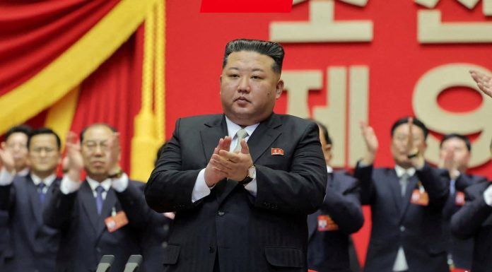 Coreea de Nord poate lansa acum „automat” un atac nuclear, în cazul în care Kim Jong-un este asasinat. Dictatura nord-coreeană şi-a revizuit Constituţia în acest sens, după asasinarea liderului suprem iranian