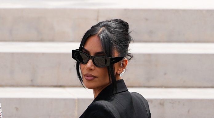 Kim Kardashian a cerut despăgubiri de un euro de la persoanele care au agresat-o la Paris în 2016