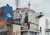 Un cargou chinez, KSL DEYANG, sub pavilionul Insulelor Marshall, lovit de o dronă rusească, în largul portului Odesa, cu o zi înainte de o întâlnire a lui Putin cu Xu în China. Altă navă, sub pavilionul Guineei-Bissau, atinsă de o dronă în aceeaşi zonă