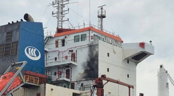 Un cargou chinez, KSL DEYANG, sub pavilionul Insulelor Marshall, lovit de o dronă rusească, în largul portului Odesa, cu o zi înainte de o întâlnire a lui Putin cu Xu în China. Altă navă, sub pavilionul Guineei-Bissau, atinsă de o dronă în aceeaşi zonă