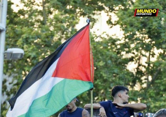 Yamal, cel mai valoros fotbalist al Barcei, și-a pus cariera în pericol după ce a fluturat steagul Palestinei. Reacție dură din Israel și tensiuni cu antrenorul echipei