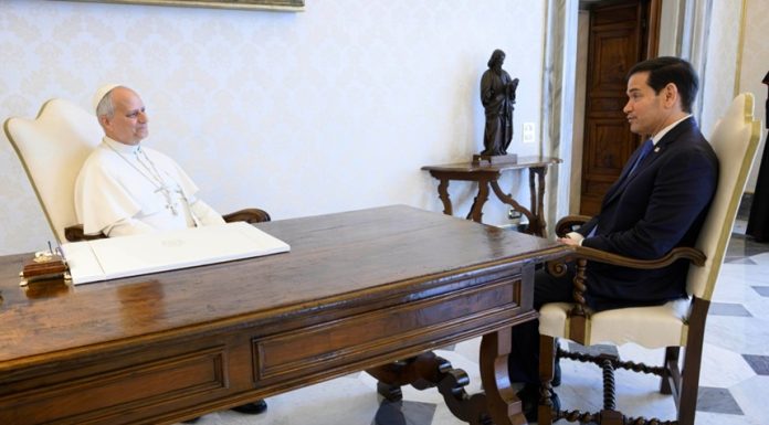 Rubio şi Papa american joacă cartea concilierii