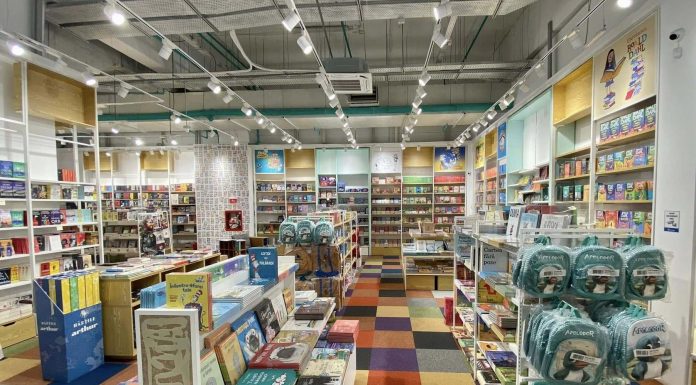 FOTO Liderul neoficial al editurilor intră în retailul offline, deschizând prima sa librărie CONFIRMARE