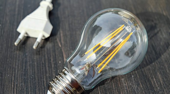 FOTO Oferta din România la energie cu preț fix, dar și cu asigurarea bunurilor este schimbată și prelungită