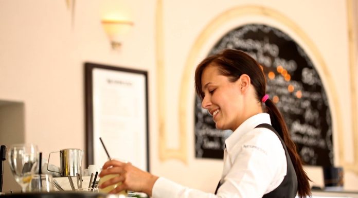 Angajatorii încep să posteze locuri de muncă pentru vară. Ce salarii oferă