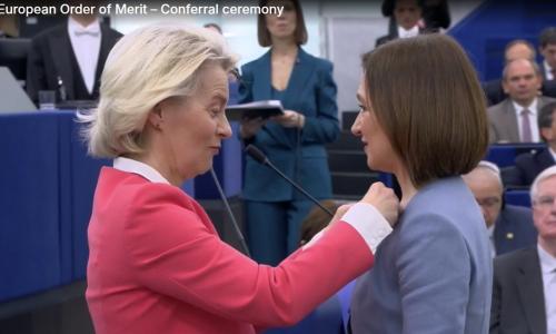 Maia Sandu, decorată cu Ordinul de Merit European alături de Angela Merkel și Volodimir Zelenski: „Moldovenii au câștigat această distincție”