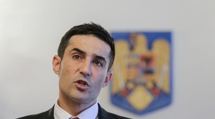 Claudiu Manda: În momentul de faţă, avem pe masă două opţiuni, o construcţie pro-occidentală sau să intrăm în Opoziţie / Dacă o să fie o invitaţie către PSD să dea prim-ministrul, nu fugim de această responsabilitate, numele este Sorin Grindeanu
