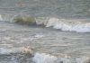 Bucată de metal cu inscripţii chirilice, găsită de Garda de Coastă pe o plajă din zona Vama Veche