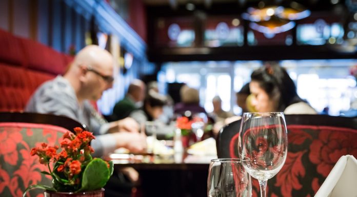 "Taxa zgârcitului", "farfurii de hoți" sau "farfurii pentru profitori" aplicată clienților care împart mâncarea, în restaurantele din Austria