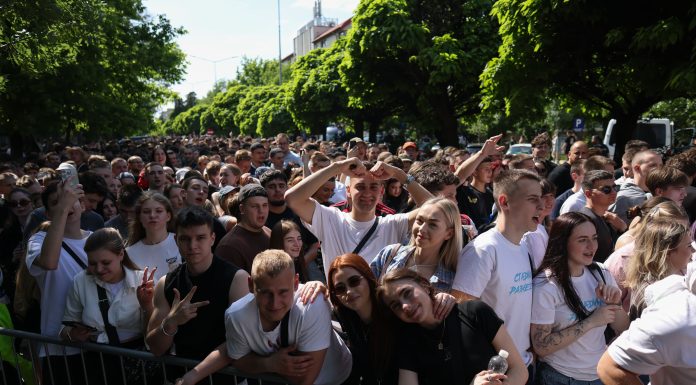 Incidente la concertul Max Korzh. Medicii au intervenit în 15 cazuri. Materiale din recuzita echipei artistului au luat foc