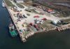 Midia Marine Terminal: A fost extrasă peste jumătate din cantitatea estimată de lichide de la bordul remorcherului scufundat / Specialiştii susţin că nu există o metodă sigură pentru accesul în interiorul epavei pentru recuperarea marinarilor dispăruţi