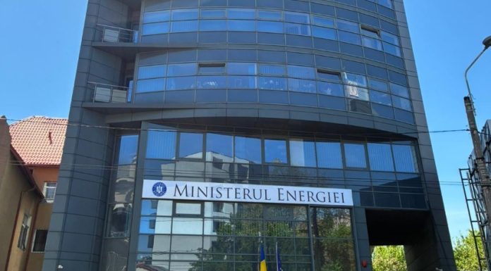 Bolojan fuzionează 2 companii energetice de stat. Dispar funcții de conducere, fără compensații