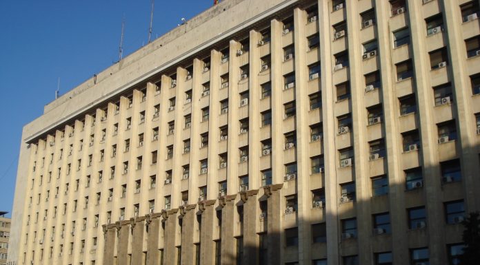 ULTIMA ORĂ Lift căzut la Ministerul Transporturilor. Mai multe persoane, transportate la spital