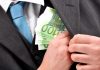 Police officer placed in pretrial detention after allegedly demanding 12,000 euros