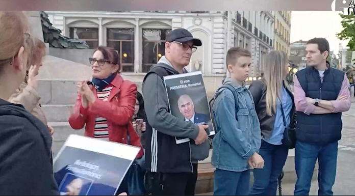 După bucureșteni și orădeni, ieșenii au ieșit și ei în stradă să îl susțină pe premierul Ilie Bolojan: „Om serios, om muncitor pentru România”