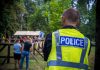 FOTO Polițiști costumați în fete sexy pentru a prinde un traficant de droguri. Tactica „fetele fierbinți”, în Thailanda