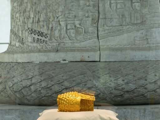MNIR – Mai mult de 9.000 de vizitatori au admirat coiful de la Coţofeneşti şi brăţările dacice în perioada 22 aprilie-3 mai