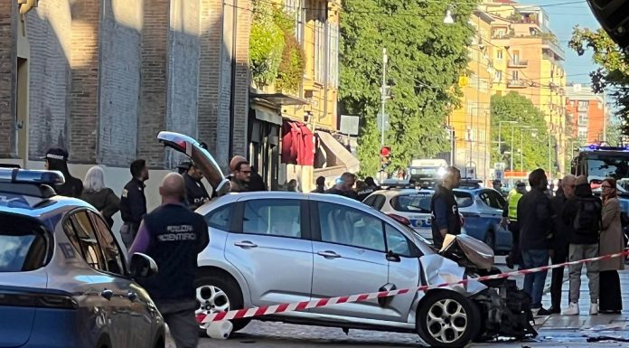 Cine este șoferul care a intrat cu mașina în pietoni, în Modena. „A scos și un cuțit. Am văzut oameni aruncați în aer”