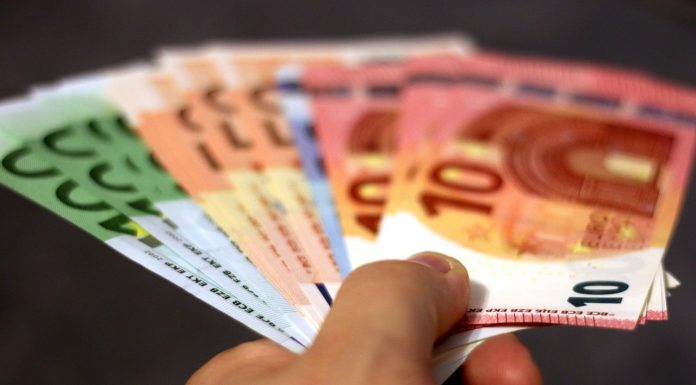 Plățile cash, limitate la 500 de euro, în Grecia. Reguli mult mai stricte pentru tranzacțiile în numerar, cu amenzi drastice