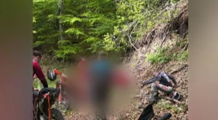 Un tânăr de 19 ani a murit în Munții Bârgăului, după ce a căzut cu motocicletă într-o râpă