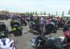 Spectacol pe două roți la Târgu Jiu. Motocicliști din toată țara s-au reunit lângă Coloana fără Sfârșit