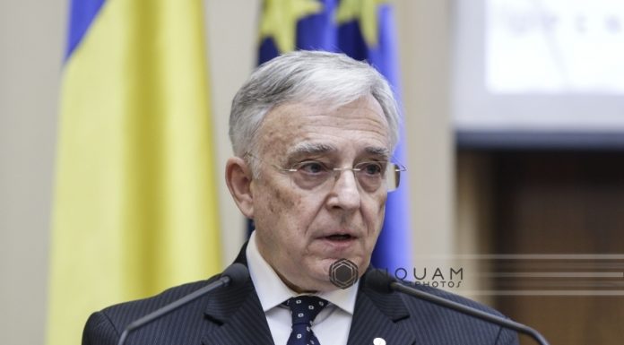 Guvernatorul BNR, întrebat ce ar trebui să facă noul guvern: Nici să nu discuţi că te apuci să reduci TVA, ceea ce nu e simplu / Măsurile luate până în prezent nu au fost rele / Au fost şi exagerări – nu te apuci să te baţi cu mamele gravide