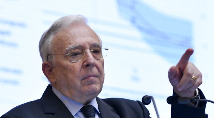 Mugur Isărescu explică de ce este necesar cât mai repede un Guvern: „Nu putem să ne descurcăm singuri”