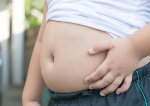 Mulţi adolescenţi ignoră că sunt obezi sau supraponderali