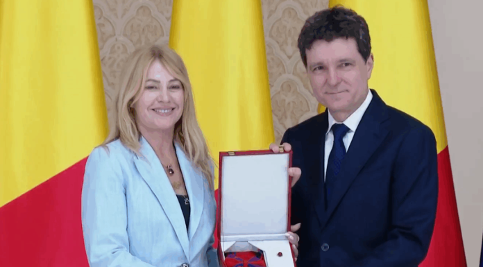 Nicuşor Dan, vorbe fără sens la ceremonia de decorare a Nadiei Comăneci: “Vreau să vă mulţumesc că nu aţi fost doborată de glorie, că aţi rămas o persoana vie…”