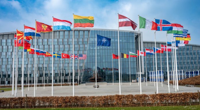 NATO afirmă că „lucrează” cu Statele Unite pentru a „înţelege mai bine” decizia privind retragerea trupelor din Germania
