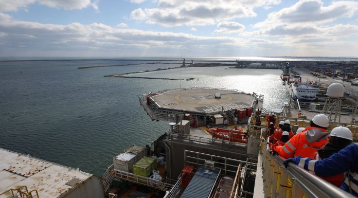 Platforma care va extrage gazele românești din Neptun Deep este de două ori și jumătate mai grea decât Turnul Eiffel