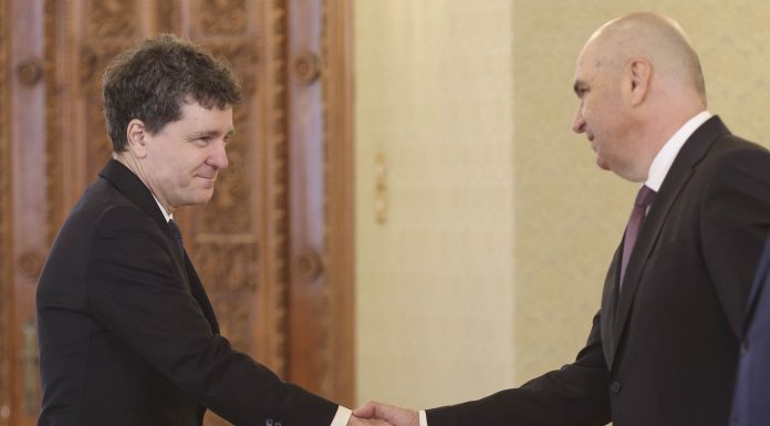 Paradoxul crizei politice: o situație care mulțumește pe toată lumea, deocamdată
