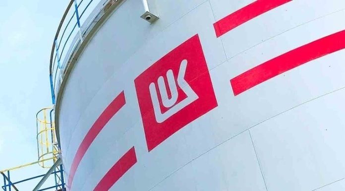 Bulgaria ia în calcul să cumpere rafinăria Lukoil. Rușii cer mari despăgubiri