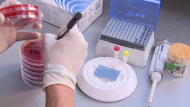 Investiții cu fonduri din PNRR. Peste 100 de unități sanitare au acum laboratoare de microbiologie performante