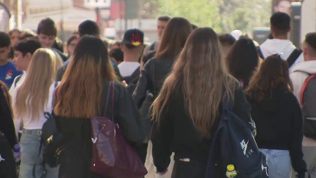 Ce fac mulți români ca să câștige bani în plus, în urma scumpirilor. Au un venit mediu de aproape 35.000 de lei brut