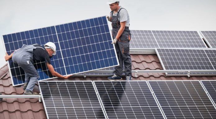 Un bărbat din Timiş a fost reţinut după ce a furat 40 de panouri fotovoltaice