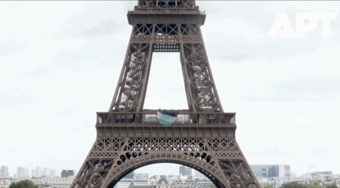 Un drapel palestinian, atârnat pe Turnul Eiffel de către activiști