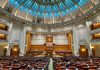 „Execuție” publică în Parlament. Senatorul care a votat pro-Bolojan, exclus din partid