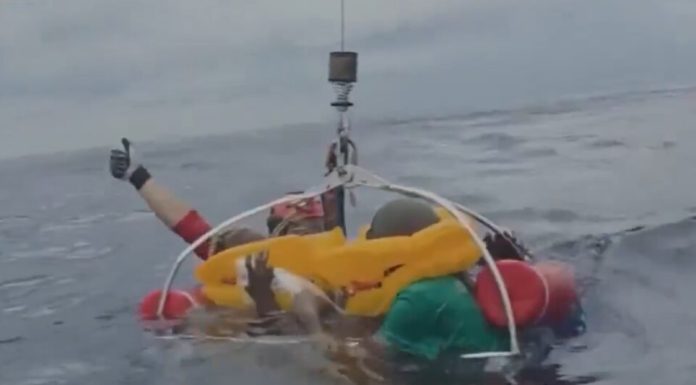 Pilot erou după o amerizare dramatică în Atlantic: a salvat 10 pasageri după pierderea motoarelor