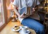 O carte, câteva cafenele și o după-amiază liberă. Atât îți trebuie pentru activitatea care a cucerit TikTok-ul