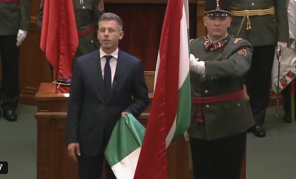 Peter Magyar a depus jurământul ca prim-ministru al Ungariei, promiţând că va „servi” ţara, şi nu „va domni” peste ea. UE salută „un nou capitol” odată cu învestirea succesorului lui Viktor Orban – VIDEO