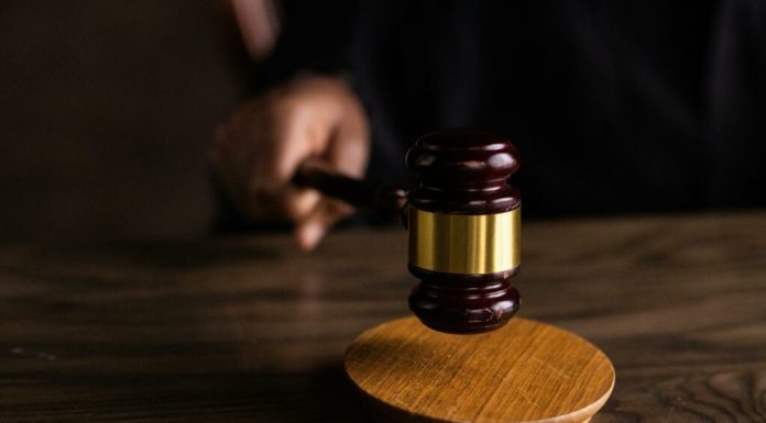 Tribunalul Covasna suspendă reforma lui Bolojan de reducere a posturilor din primării