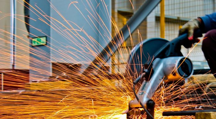 GRAFICE Industria românească continuă scăderea, dar mai atenuat. Cresc comenzile la extern – speranța stă în revenirea Germaniei