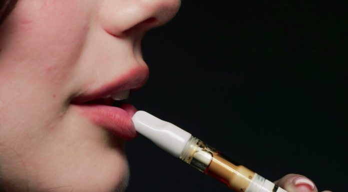 Avertisment de Ziua fără Tutun: Tot mai muți tineri folosesc simultan mai multe produse cu nicotină